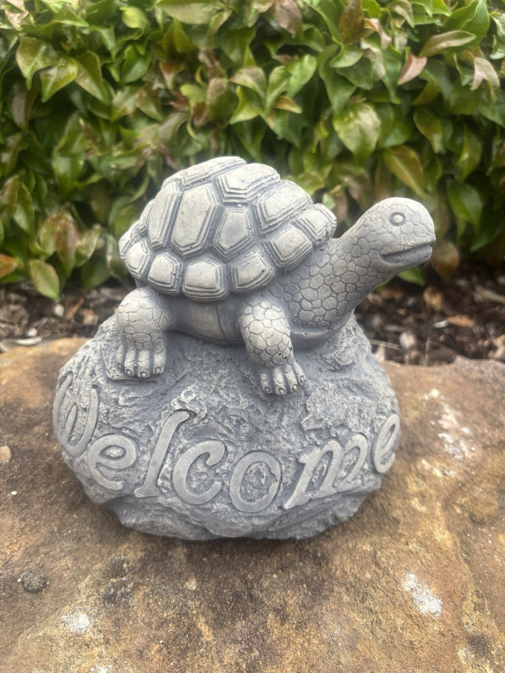 22nice4me Garden Statues concrete turtle ornament with a textured shell and Welcome sign on a rock-style base.