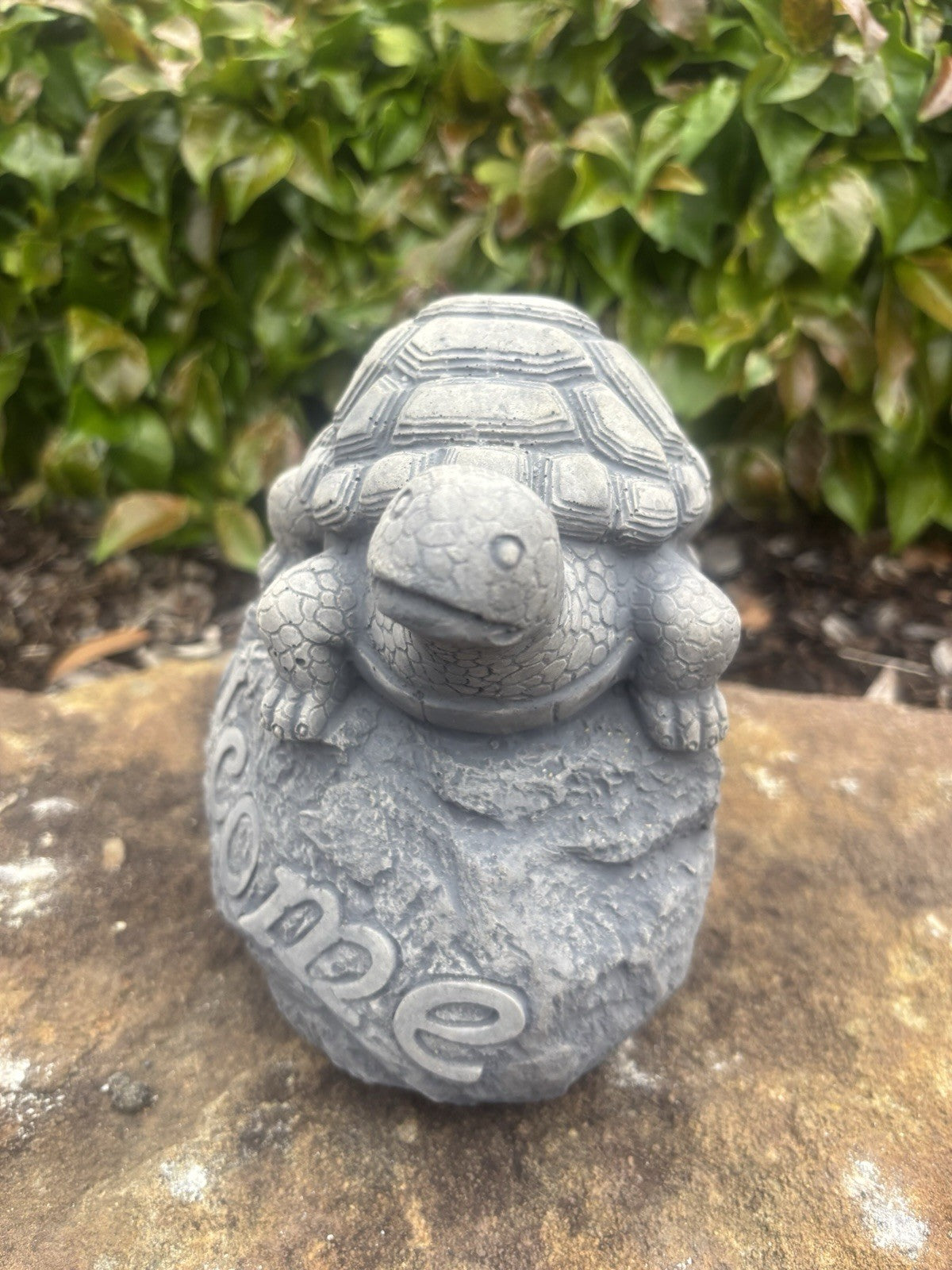 22nice4me Garden Statues concrete turtle ornament with a textured shell sitting on a rock base with Welcome lettering