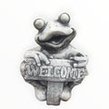 22nice4me Garden Statues concrete frog ornament holding a rustic Welcome sign with a weathered grey finish