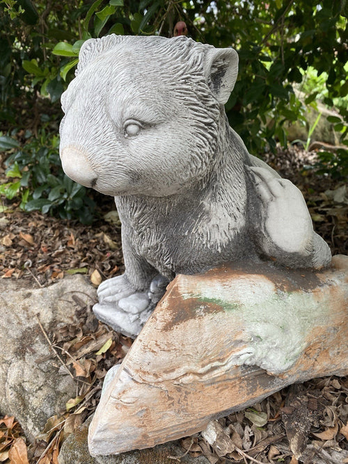 22nice4me Garden Statues concrete wombat figurine scratching itself next to a log, hand-painted outdoor ornament