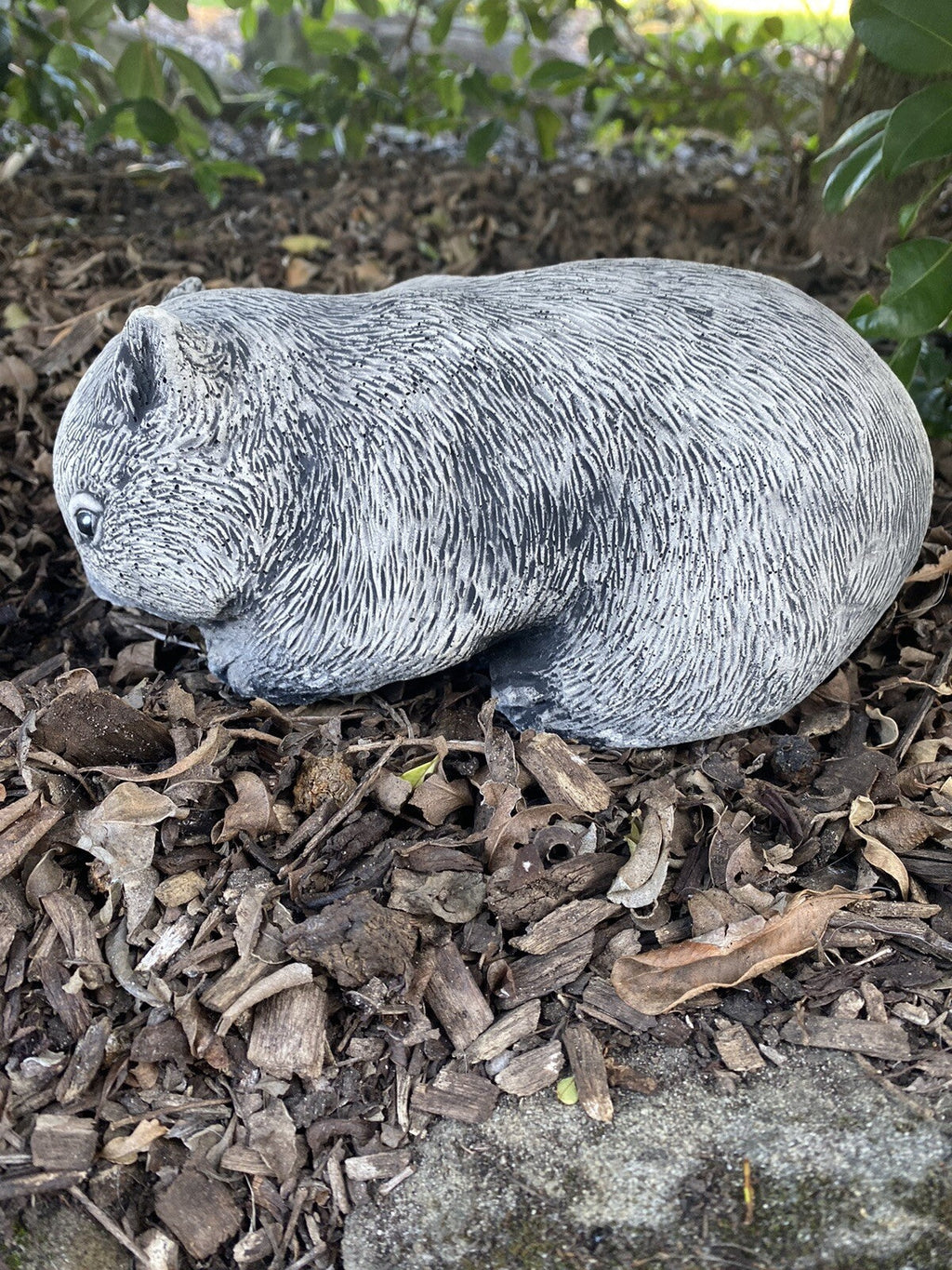 22nice4me Garden Statues hand-painted concrete wombat grazing ornament with an antique finish for garden decor