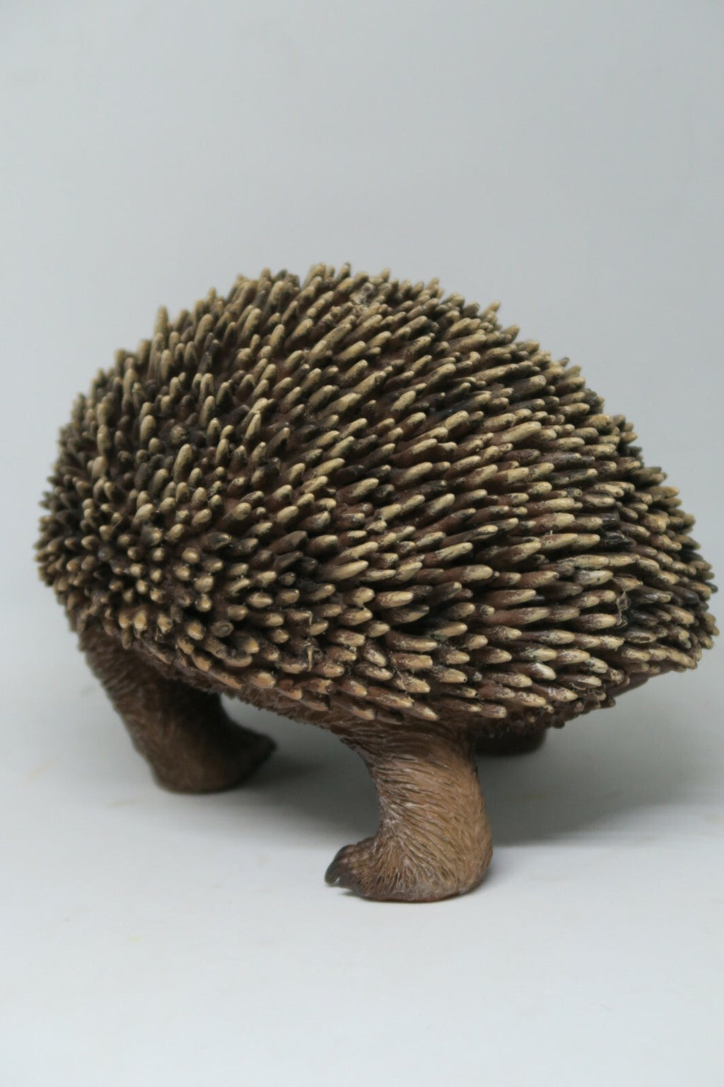 22nice4me Garden Statues hand-painted poly resin Australian echidna figurine with realistic textured spines