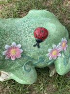 22nice4me Garden Statues green fireclay frog ornament featuring a red lady beetle and pink flowers in a garden
