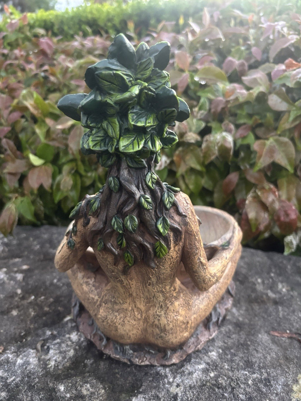 22nice4me Garden Statues resin Gaia goddess ornament with green leaf hair and rustic bowl, back view in garden