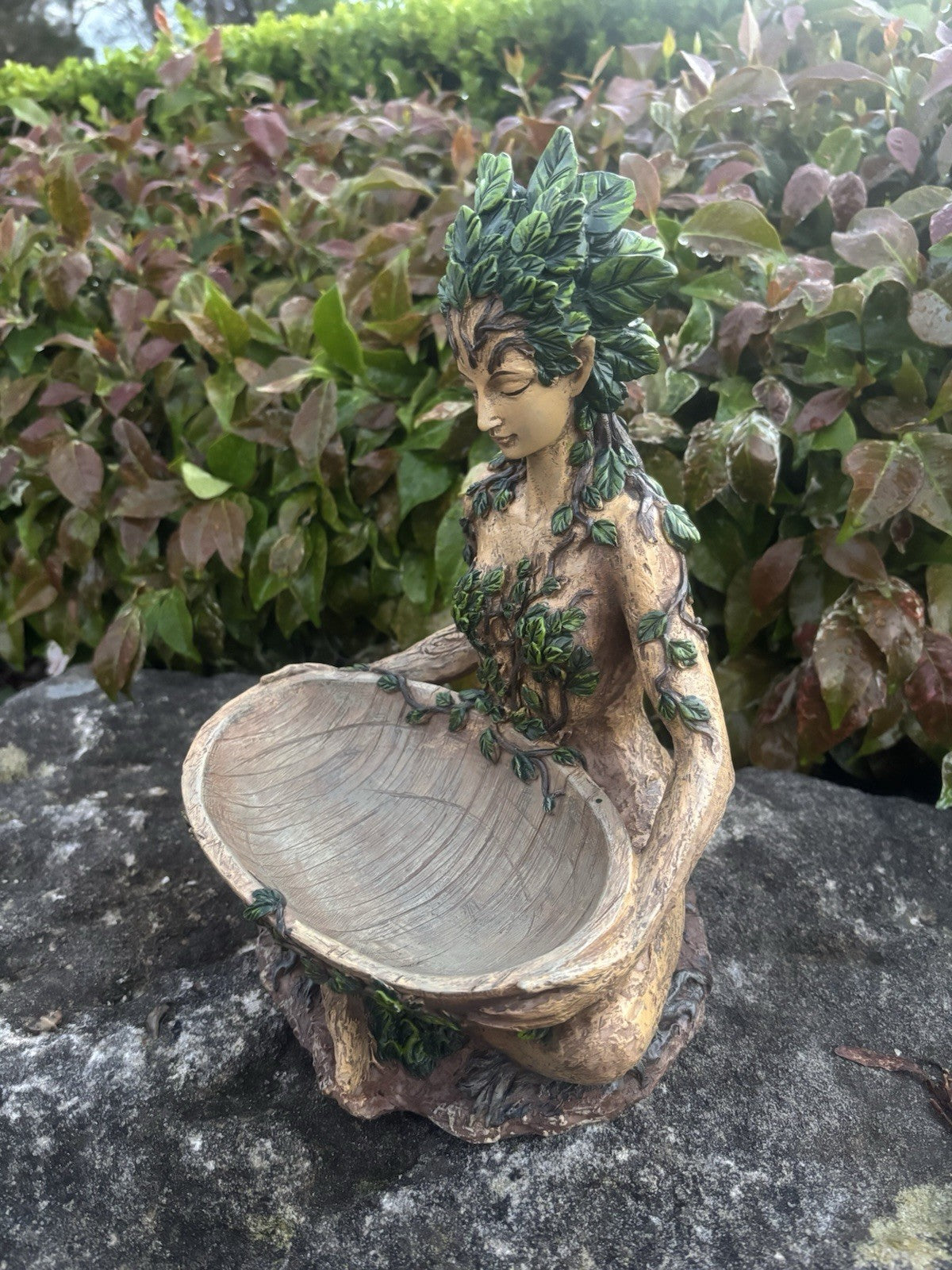22nice4me Garden Statues resin Gaia goddess planter with green leaf details and a rustic bowl on a stone surface