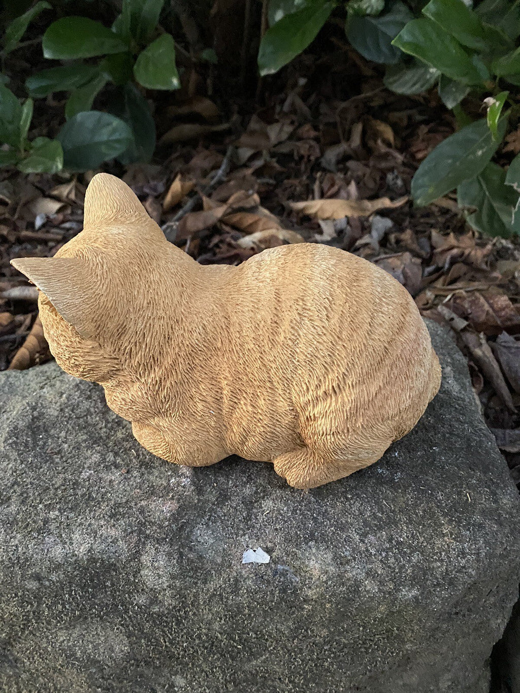 22nice4me Garden Statues ginger tabby cat sleeping memorial statue made of hand-painted concrete for outdoor use