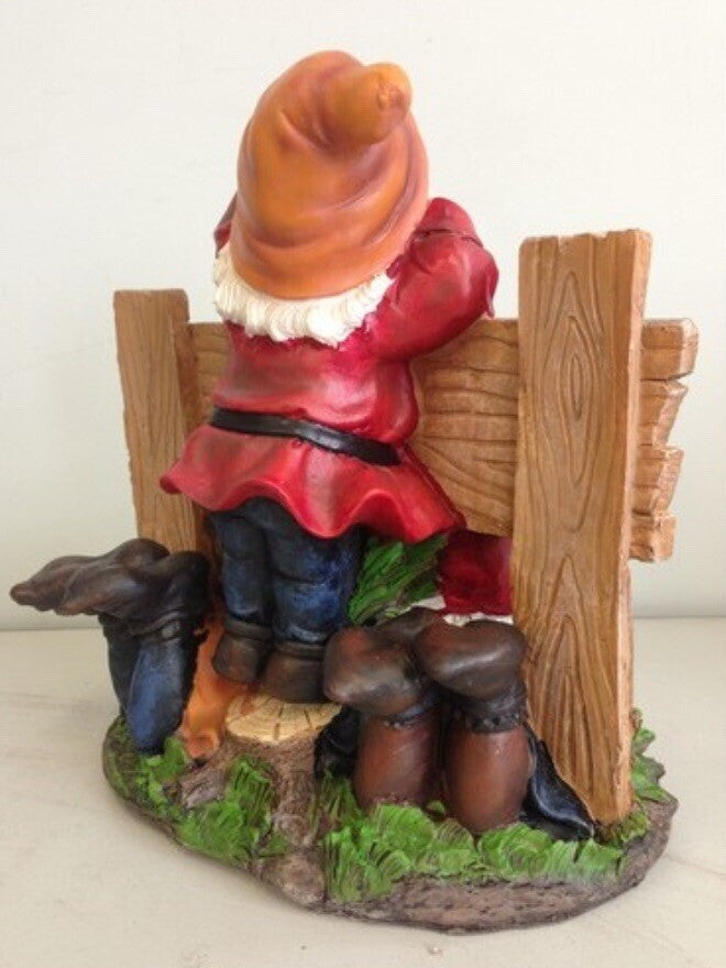 22nice4me Garden Statues resin gnome ornament featuring three gnomes behind a wooden welcome sign, rear view