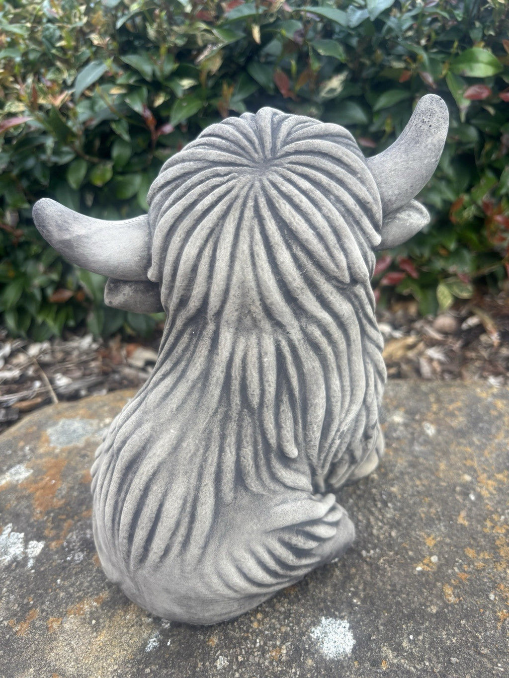 22nice4me Garden Statues grey concrete Highland cow ornament showing detailed shaggy coat and horns from behind