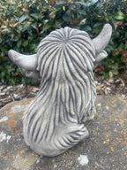 22nice4me Garden Statues grey concrete Highland cow ornament showing detailed shaggy coat and horns from behind