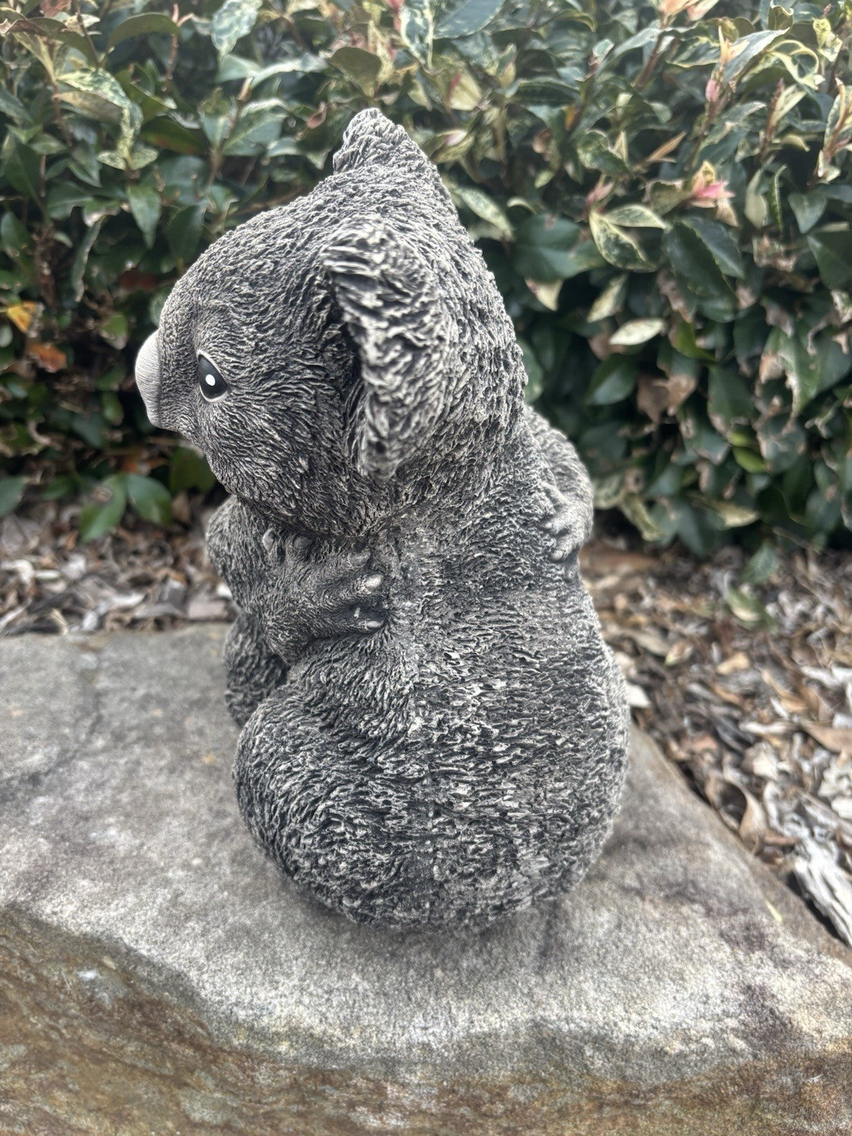 22nice4me Garden Statues grey concrete koala cuddling ornament with detailed fur texture in a garden setting