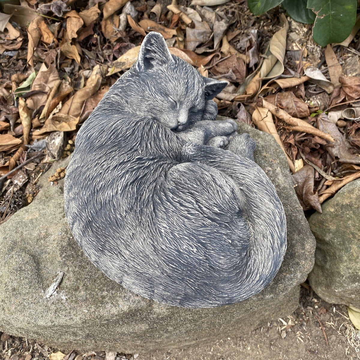 22nice4me Garden Statues grey concrete sleeping kitten memorial statue with realistic hand-painted fur texture