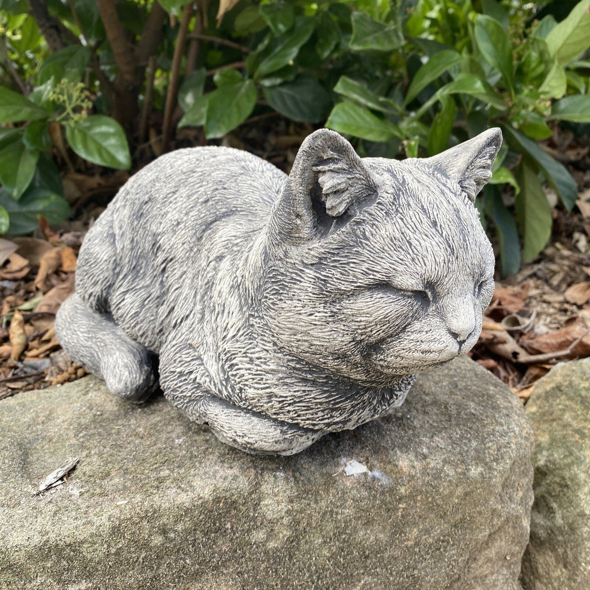 22nice4me Garden Statues grey concrete sleeping cat memorial statue with a realistic hand-painted matt finish