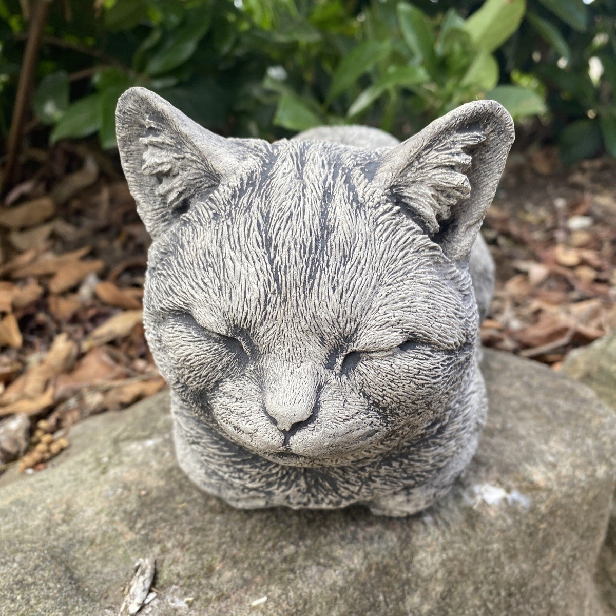 22nice4me Garden Statues sleeping cat memorial statue made of hand-painted grey concrete for outdoor garden decor