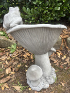 22nice4me Garden Statues grey resin frog bird bath with mushroom details in a garden setting