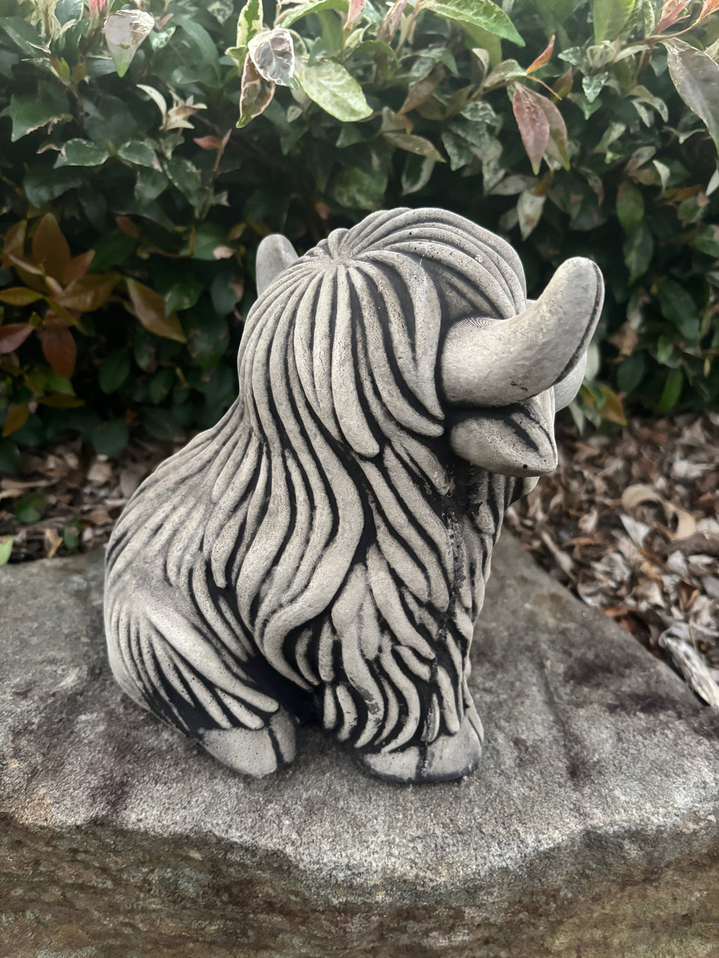 22nice4me Garden Statues rustic concrete Highland cow figurine with shaggy coat texture for outdoor garden decor