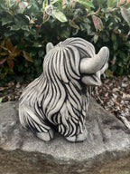 22nice4me Garden Statues rustic concrete Highland cow figurine with shaggy coat texture for outdoor garden decor