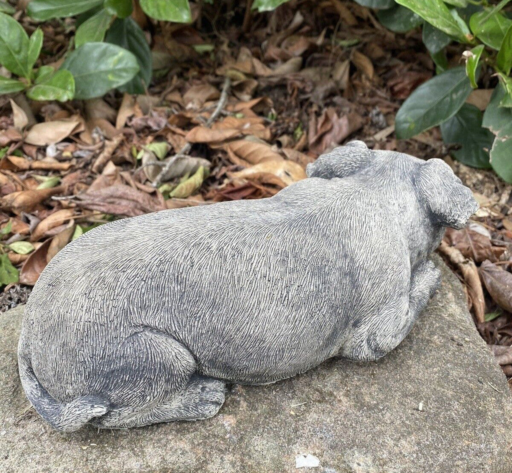 22nice4me Garden Statues laying Fox Terrier dog ornament made of grey weather-resistant concrete in a garden setting