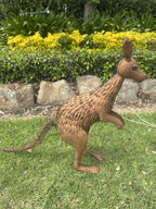 22nice4me Garden Statues metal kangaroo sculpture with a rustic brown finish standing on a green lawn
