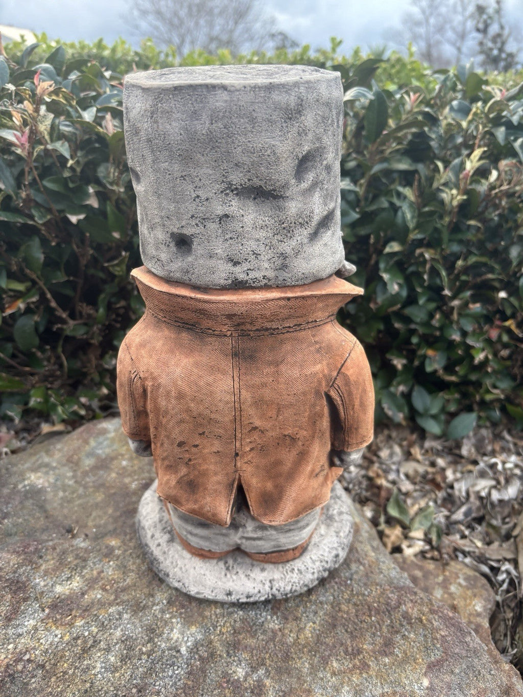 22nice4me Garden Statues concrete Ned Kelly figure showing the back view of his brown jacket and grey helmet