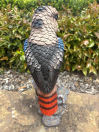 22nice4me Garden Statues resin kookaburra bird ornament with textured feathers, blue wing, and red tail on a stump