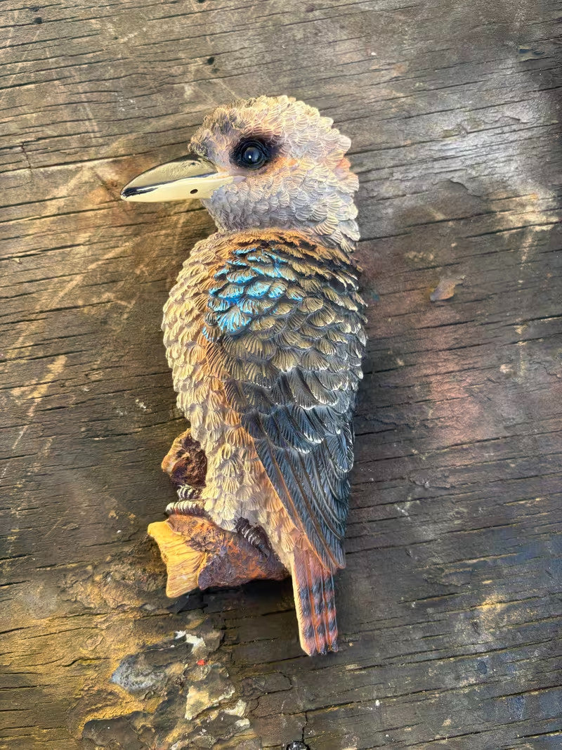 22nice4me Garden Statues resin hanging kookaburra ornament with detailed brown, cream, and blue feather textures.