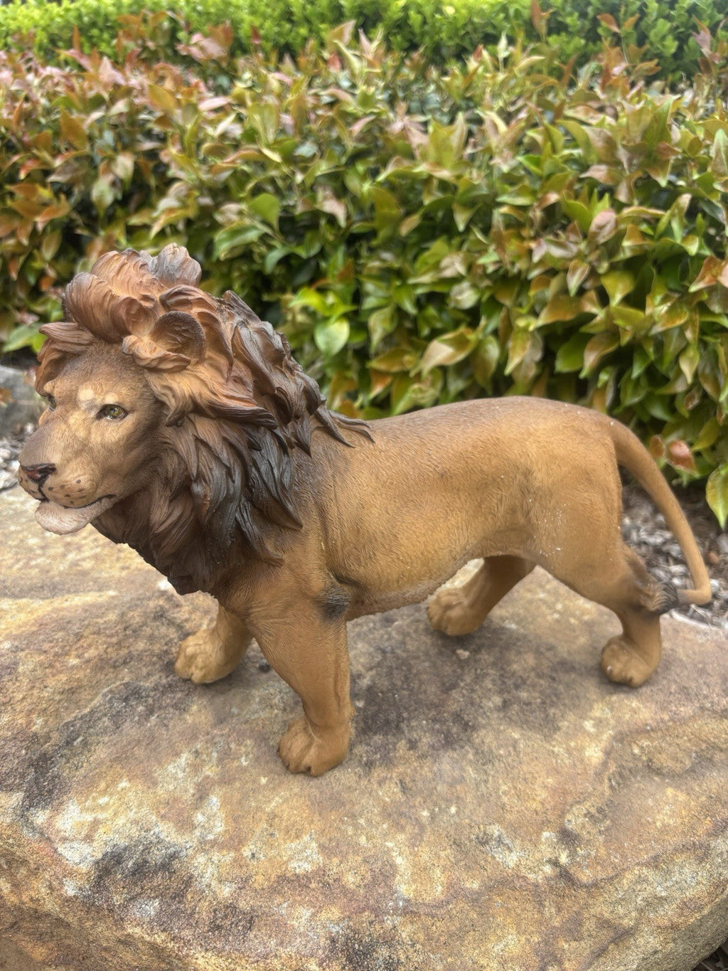 22nice4me Garden Statues resin lion ornament with textured mane and realistic brown finish on a stone surface