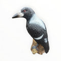 22nice4me Garden Statues resin magpie bird ornament perched on a rustic tree stump with detailed black and white feathers