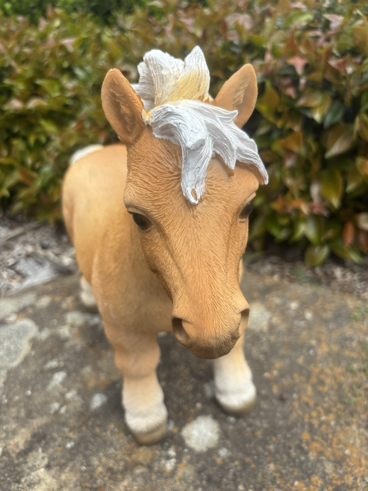 22nice4me Garden Statues resin pony ornament with a golden-brown coat and white mane standing on a stone patio