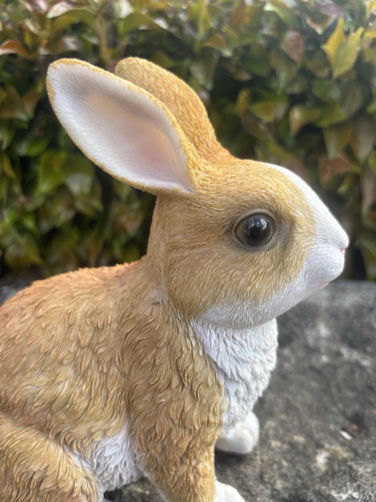 22nice4me Garden Statues realistic brown and white resin rabbit ornament with detailed fur texture