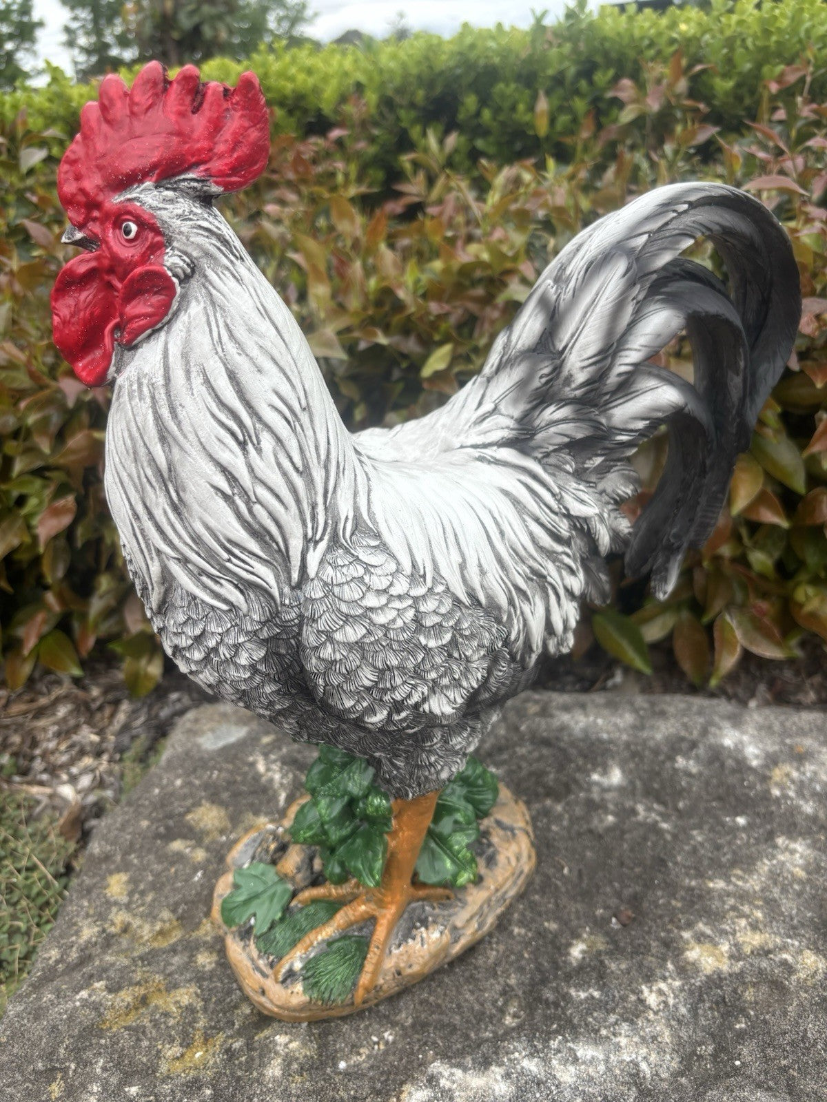 22nice4me Garden Statues resin rooster ornament with white and silver feathers, red comb, and green foliage base.