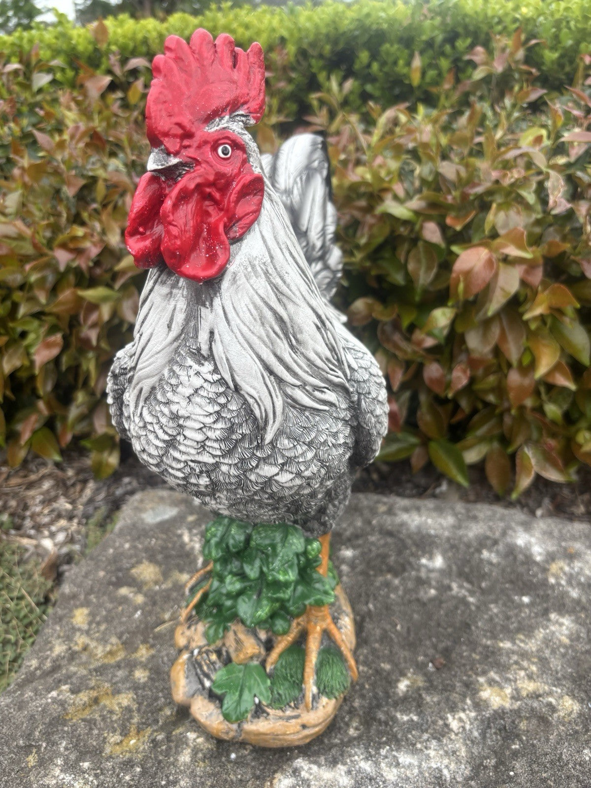 22nice4me Garden Statues resin rooster ornament with white and silver feathers, red comb, and green foliage base.