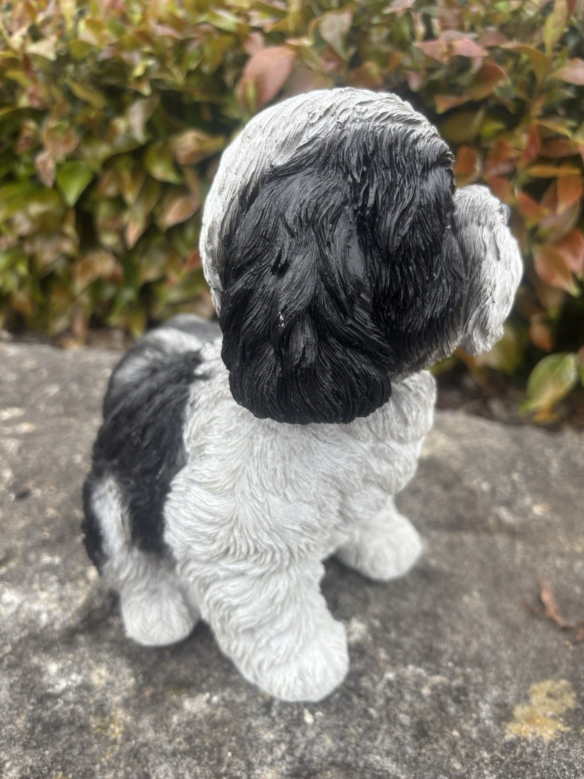 22nice4me Garden Statues resin Shih Tzu dog ornament with detailed black and white fur, sitting on a stone surface.