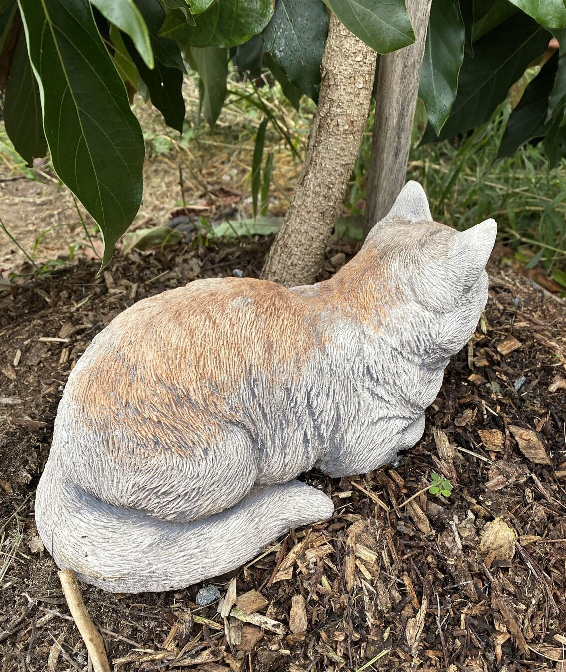 22nice4me Garden Statues sleeping cat memorial statue in grey and tan concrete with an antique finish in a garden