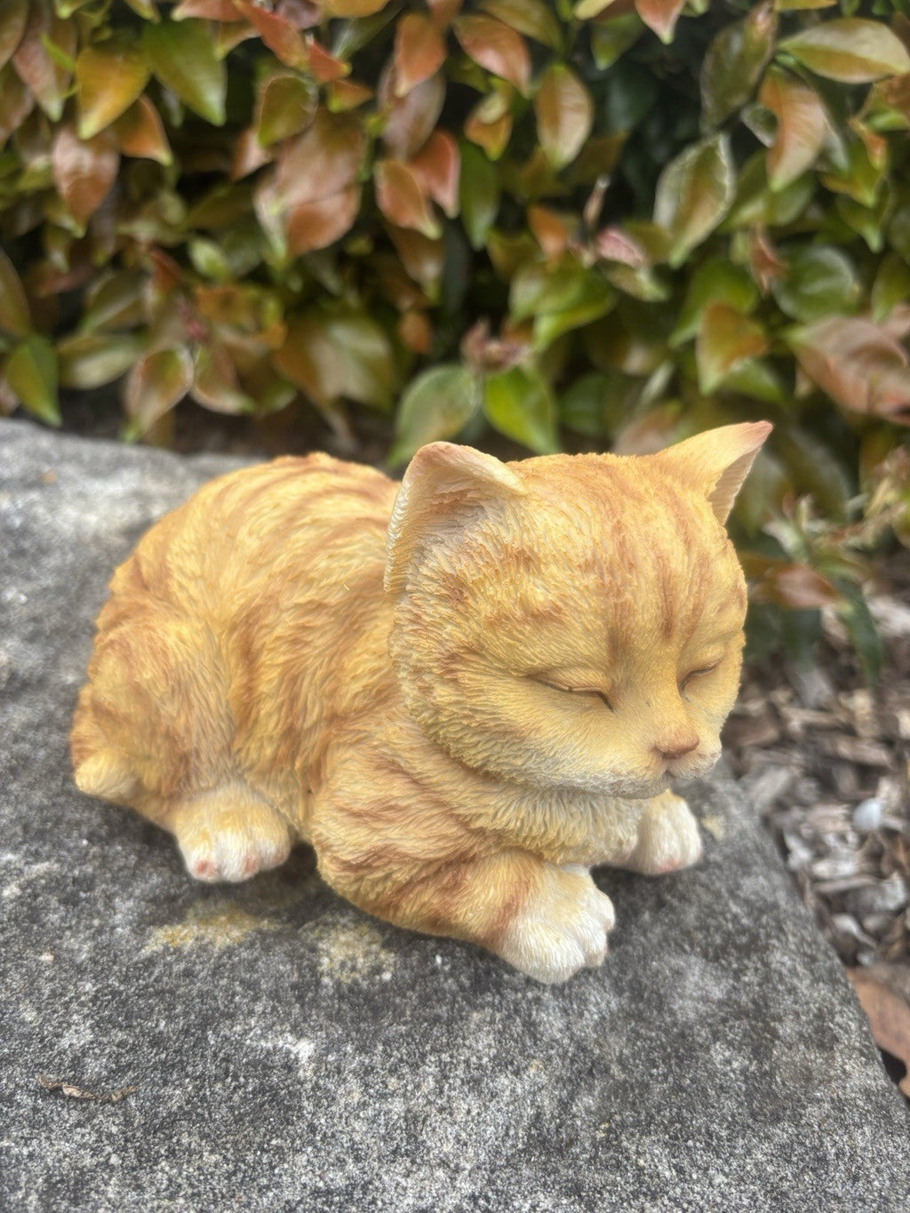 22nice4me Garden Statues resin sleeping ginger tabby cat ornament with textured fur in a peaceful curled pose