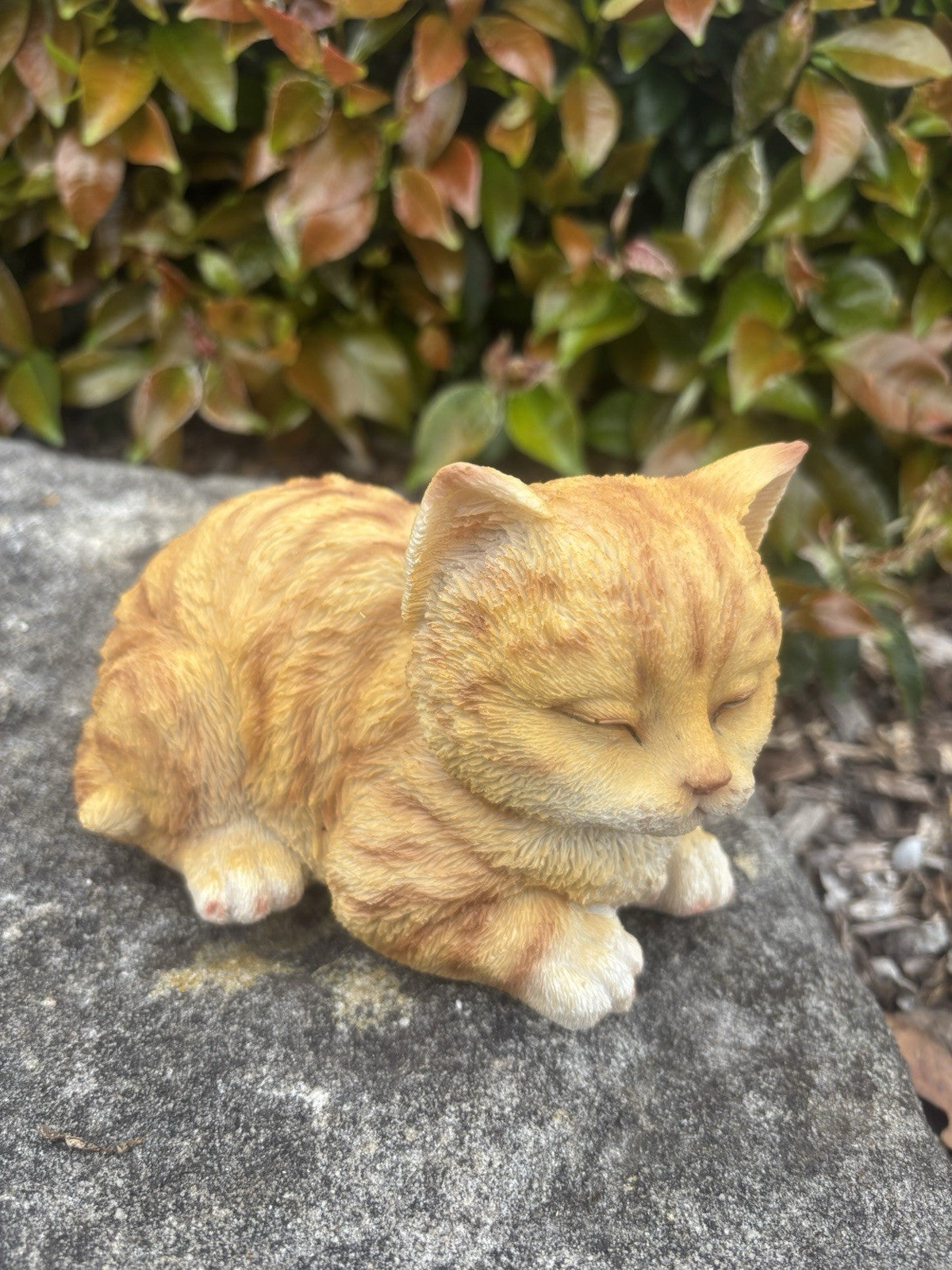 22nice4me Garden Statues resin sleeping ginger tabby cat ornament with textured fur in a peaceful curled pose