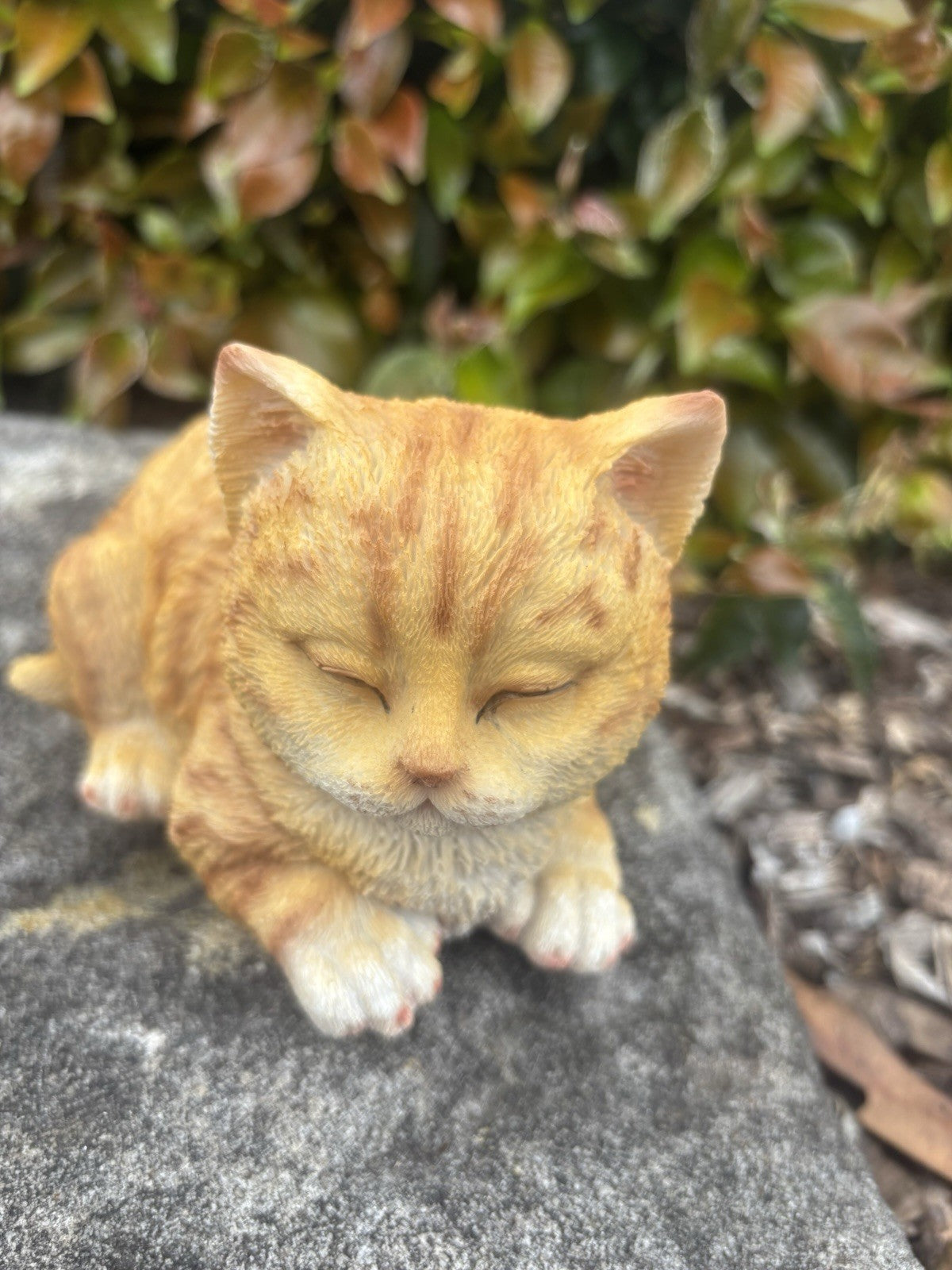 22nice4me Garden Statues resin sleeping ginger tabby cat ornament with textured fur in a peaceful curled-up pose
