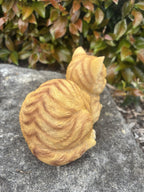22nice4me Garden Statues sleeping ginger tabby cat ornament in resin with detailed fur texture on a stone surface