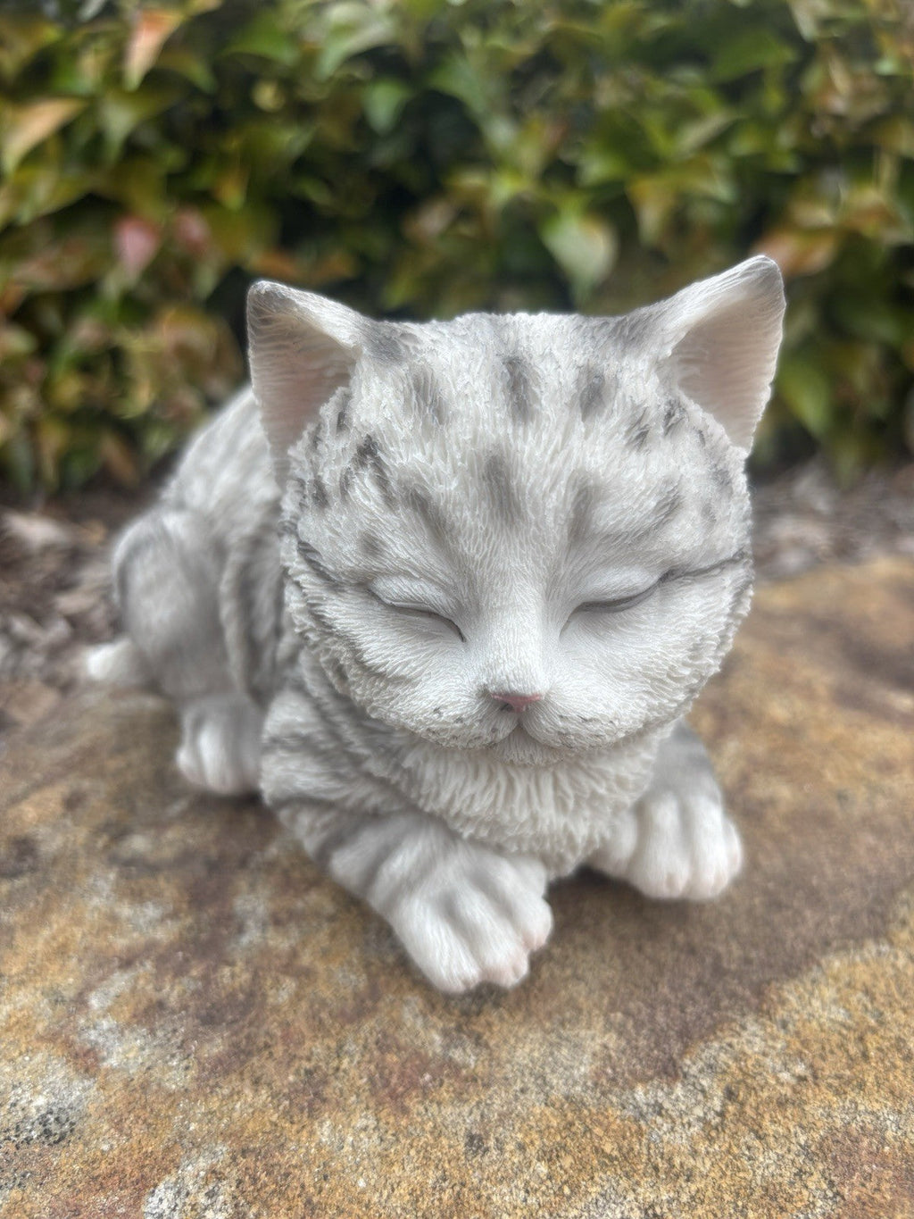 22nice4me Garden Statues sleeping grey tabby cat ornament with detailed fur texture in a peaceful curled-up pose
