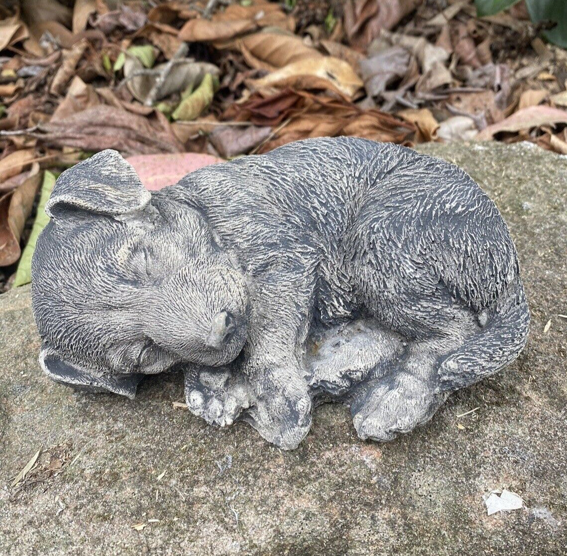 22nice4me Garden Statues sleeping Jack Russell dog ornament made of grey weather-resistant concrete on stone ground