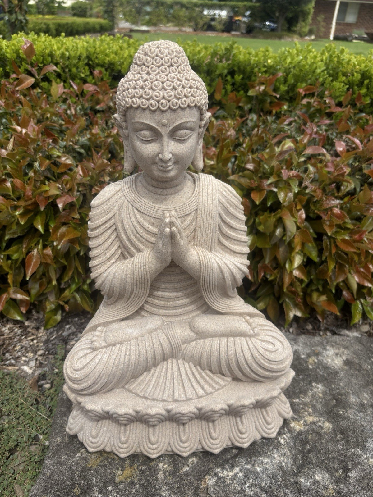 22nice4me Garden Statues resin Thai Buddha in a praying pose with a natural stone-look finish for zen garden decor