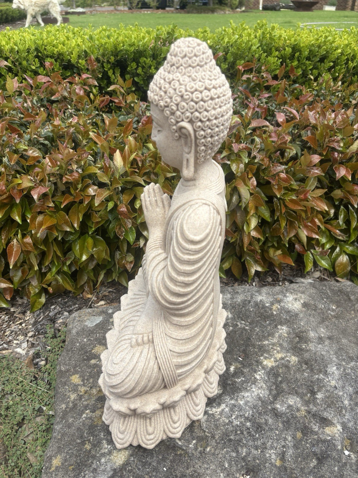 22nice4me Garden Statues resin Thai Buddha in a praying pose with a stone-look finish in a garden setting