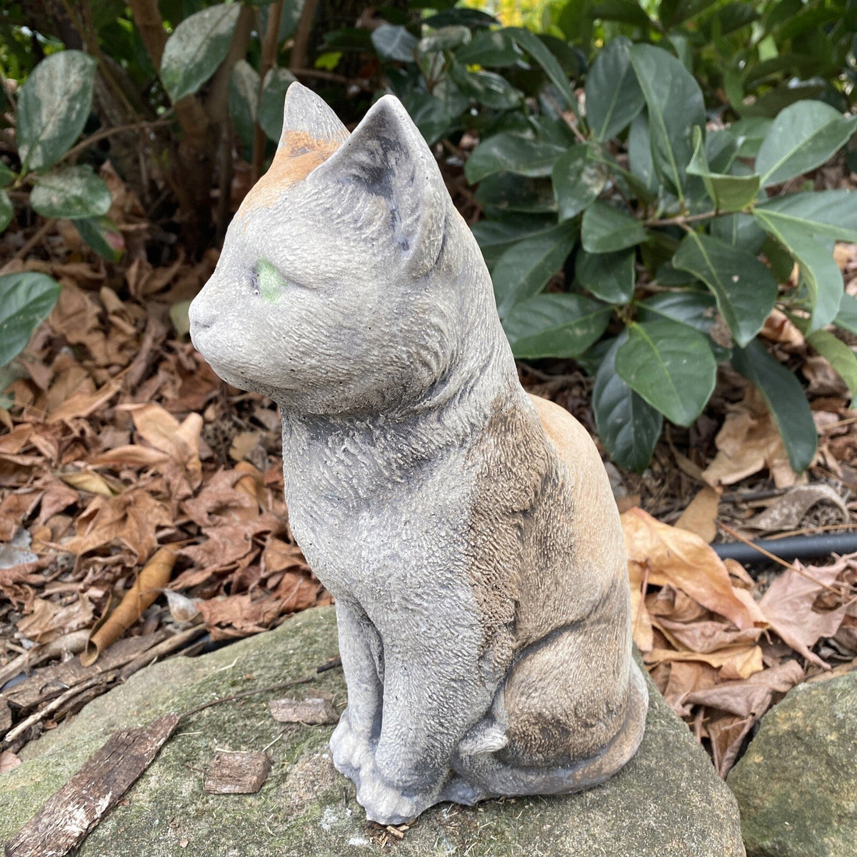 22nice4me Garden Statues hand-painted tortoiseshell cat garden ornament made of concrete with an antique finish