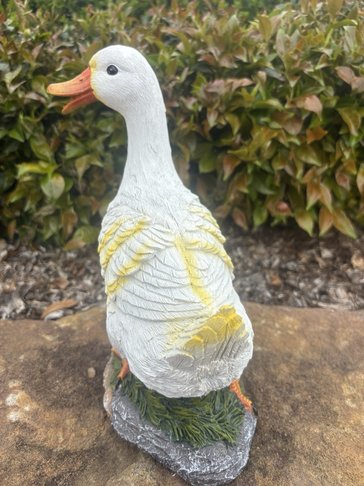 22nice4me Garden Statues white resin duck ornament with textured feathers and orange beak on a natural stone base