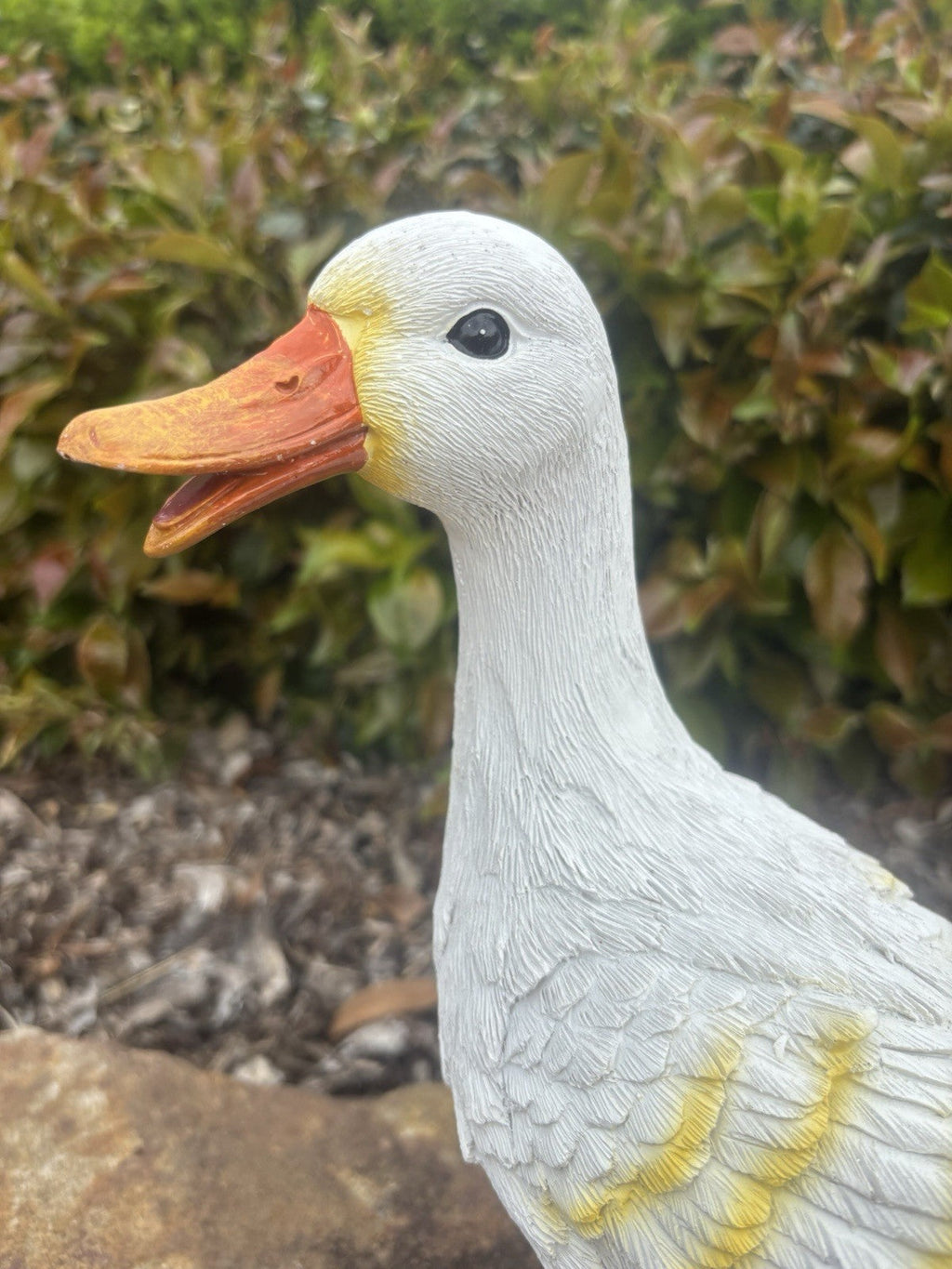 22nice4me Garden Statues white resin duck ornament with textured feathers, yellow accents, and an orange beak.