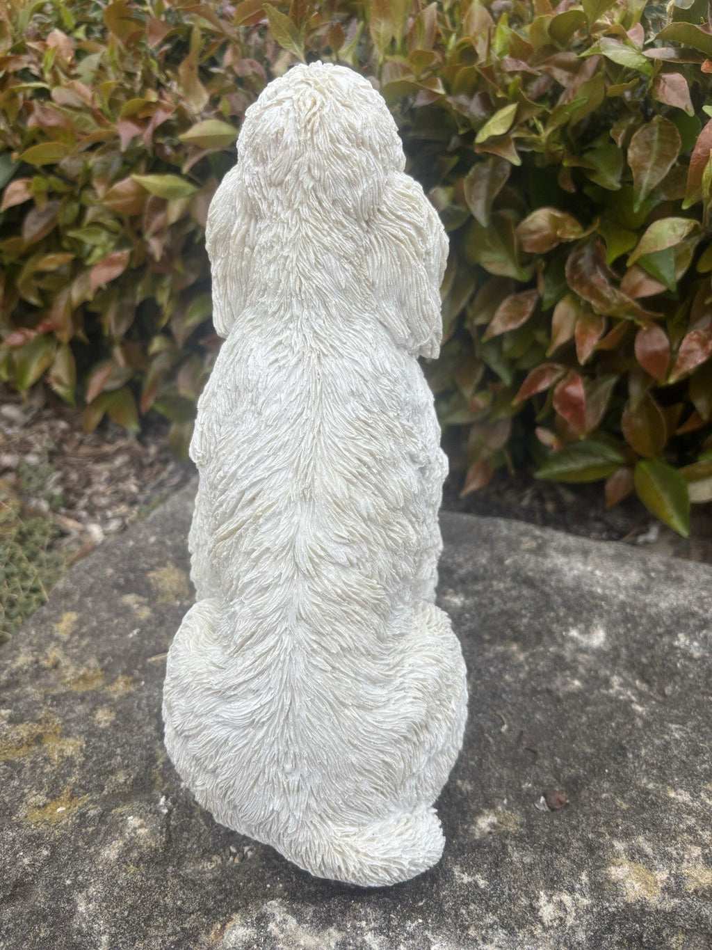 22nice4me Garden Statues white resin poodle dog ornament with detailed fur texture seen from the back in a garden