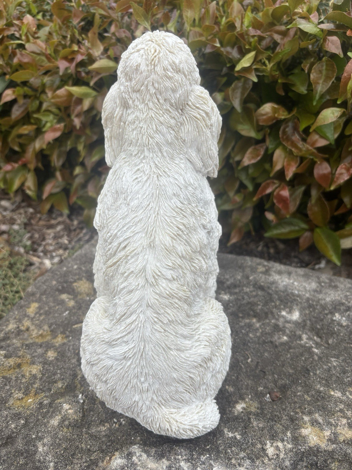 22nice4me Garden Statues white resin poodle dog ornament with detailed fur texture seen from the back in a garden