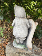 22nice4me Garden Statues Willow Mole concrete garden ornament in a suit leaning on a post with a matte finish