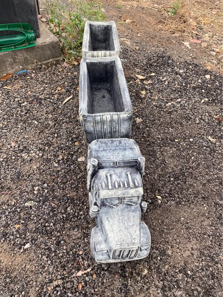 Truck and Shipping Container Statue Ornament - Pick up only