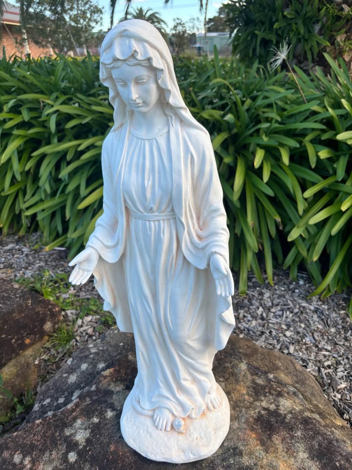 Mary Garden Statue Open Hands– Religious Outdoor Garden Ornament