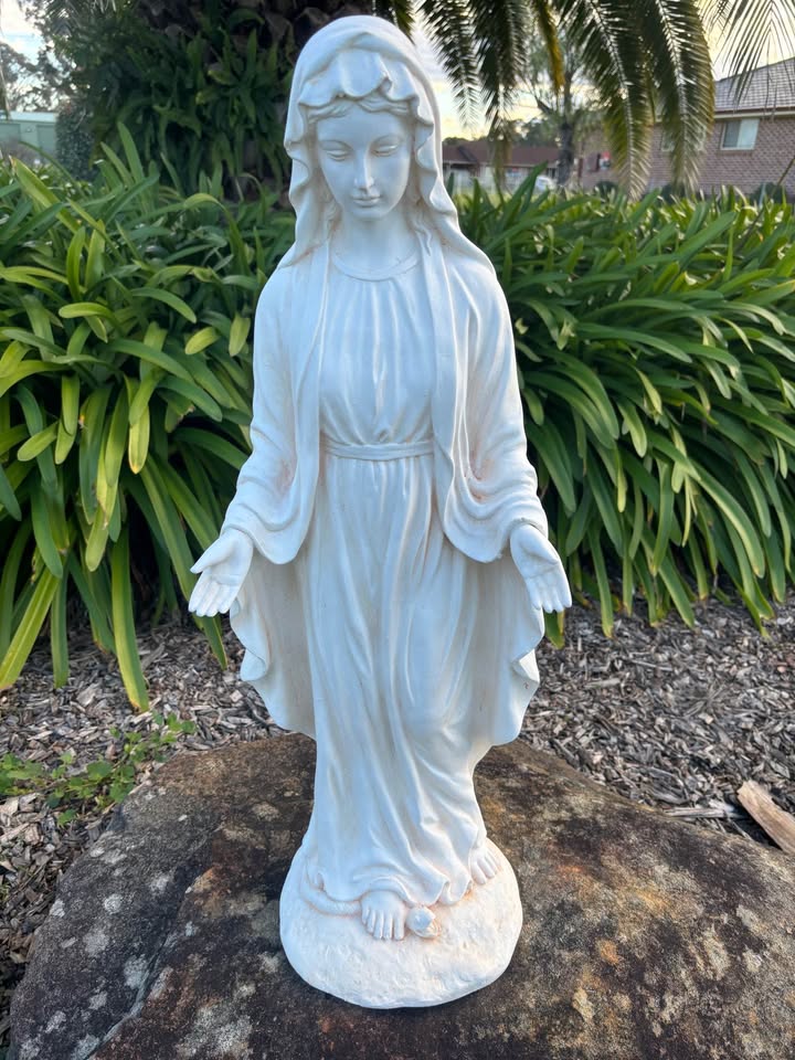 Mary Garden Statue Open Hands– Religious Outdoor Garden Ornament